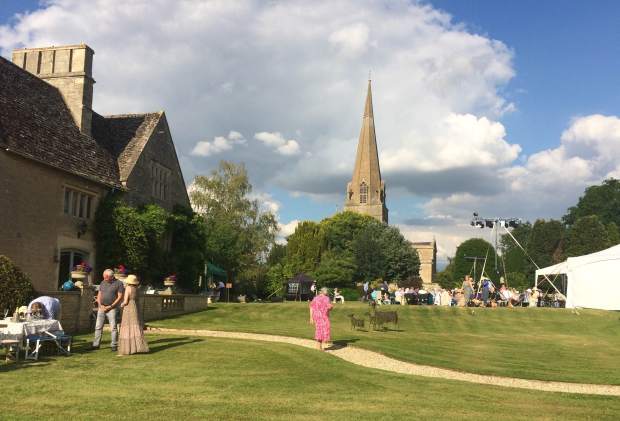 Bampton Classical Opera in the Deanery Garden