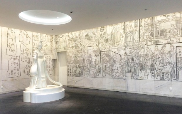 Suzhou Silk Museum: Foyer